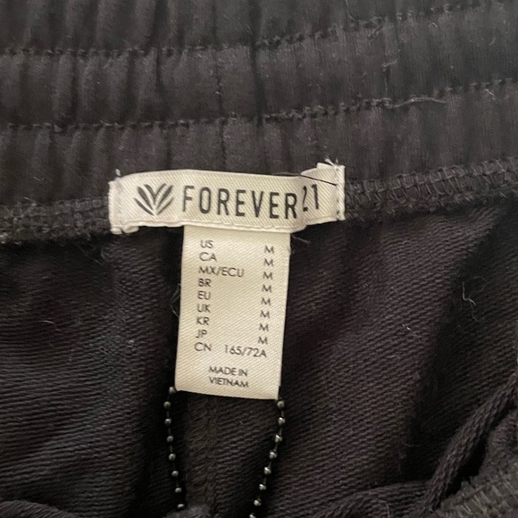 NWT Forever 21 Shorts - Picture 3 of 4